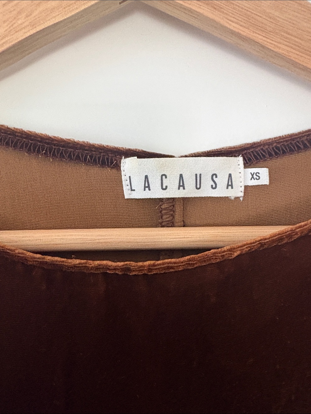 LACAUSA Sleeveless Golden Brown Velvet Shift Dress with Pocket - Picture 6 of 8